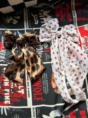 Amazon Kids Bow Hair Clips – Leopard Print Brown & White with Red Strawberry